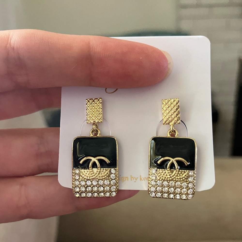 Cc designer purse design earrings